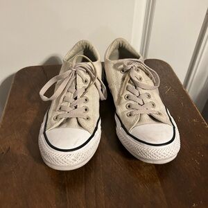 Beige low-rise converse all star